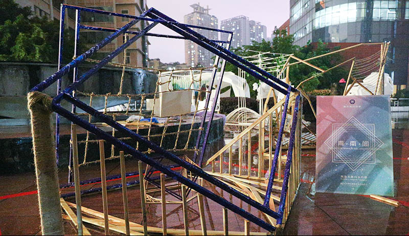 圖為作品《青·南·閣》，以木頭為材搭建出了3D版本的南開中學校徽。