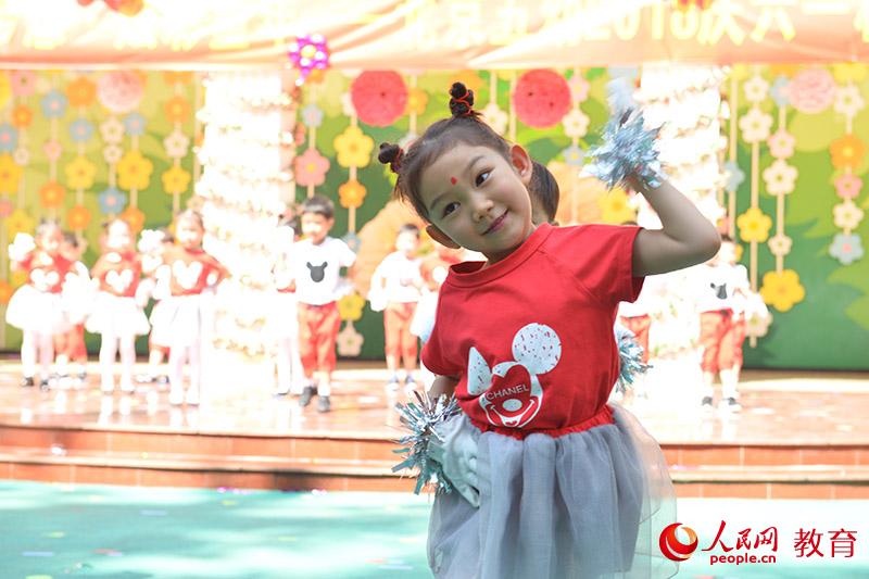 六一國際兒童節來臨之際，北京市第五幼兒園以“啟迪夢想、炫彩童年”為主題，舉行親子科技嘉年華活動。熊旭 攝