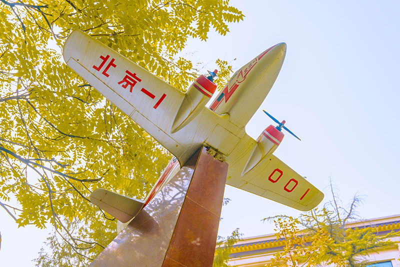 北京航空航天大學：秋日裡的“北京一號”。郭爾健攝