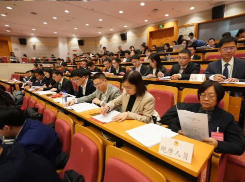           将“大思政课”开到政协会议上               北京高校思政课教师代表观摩市政协会议   　1月20日上午，北京市政协第十四届委员会第二次会议开幕。会上，北京市委教育工委联合北京市政协研究室，组织10名北京高校思政课教师代表参与旁听。此次活动作为北京市以实践教学为主题的“大思政课”综合改革试验区建设的重要内容，旨在帮助思政课教师通过亲身参与，更加全面了解市政协及其常委会的工作机制，深刻认识人民政协在全过程人民民主中的重要作用，直观感受新时代首都发展的生动实践，更好地立足京华大地讲好“大思政课”。[详细]