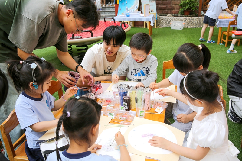 西北工業大學幼兒園舉行“小小探索者 大大科學夢”科技節活動。園方供圖