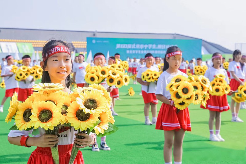第60届北京市中学生田径运动会开幕。北京市教委供图