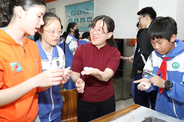 “见字如面，中法同心”青少年文化交流活动启动。北京市教委供图
