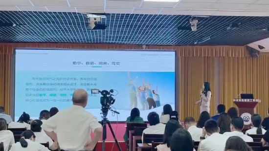 代表學校參加和田地區大中小學思政課