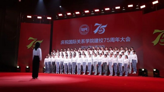 学院合唱团75名师生深情献唱《明天会更好》